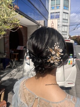 シニヨンヘアアップスタイル
