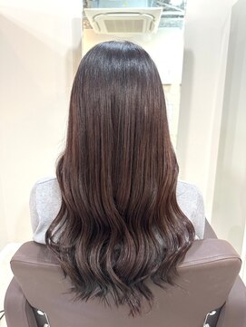 カミエ(kamie) グレージュロングで透明感のある大人っぽい髪へ