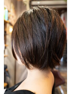 オーバーキャプテンネイキッド(OVER CAPTAIN NAKED) ラウンドボブ [骨格補正カット]