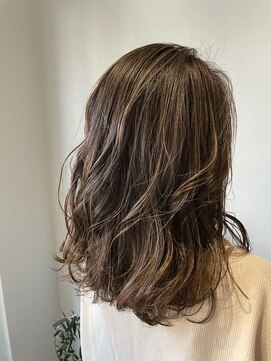 クルール バイ マーブル(COULEUR by Marble) 外国人風　アッシュベージュハイライト