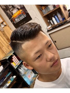 ピシャッとニ代目銀二郎 スキンフェードカット