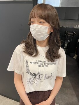 アンダーバーホワイト 南海難波店(_WHITE) 顔周りレイヤー × ベージュ