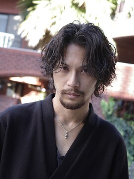 フィフス 渋谷(fifth) ツイストスパイラルパーマセンターパートツーブロック刈り上げ