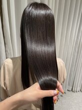 自然な仕上がりのストレートヘアに♪サラ艶な美髪で誰もが振り向く憧れの後ろ姿美人を手に入れましょう◎
