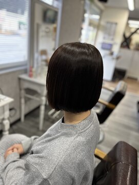 ニーノ(NI-NO) ぱつっとボブ