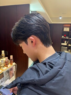 アルム オモテサンドウ(ALLM omotesando) 韓国風ダウンパーマ メンズカット メンズ韓国ヘア 原宿 表参道