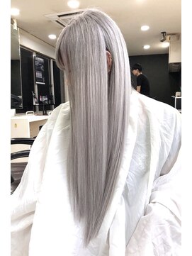 スライバイリアオオサカ(Sly By Ria OSAKA) ホワイトシルバー【梅田】【大阪】