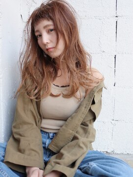 コーシ(KO-SHI) くせ毛風カール× ベージュカラー×ジグザグバング