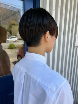 ヘアーサロン ビー(hair salon b.) 刈り上げ女子　センターパート　２ブロック　ハンサムショート