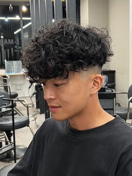 エルマーク(L-MARK) スペインカールスパイラルパーマツイストパーマフェード短髪