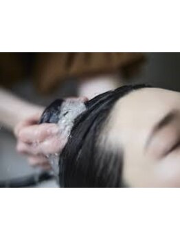 眼精疲労や神経疲労の方へ…アロマ香る頭皮を揉みほぐして血行促進へ…