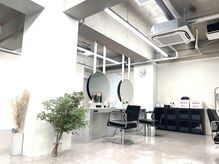 ティント 梅田(tint)の雰囲気(開放感のある明るい空間♪ 《大阪梅田/エクステ/ダブルカラー》)