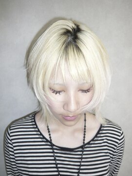 アルレン(Allen) ホワイトブロンド/レイヤーカット「宇都宮/ブリーチ」