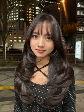 エッセンザ 梅田(ESSENZA) ロング海外レイヤー 黒髪