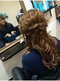 無造作ねじりハーフアップスタイル