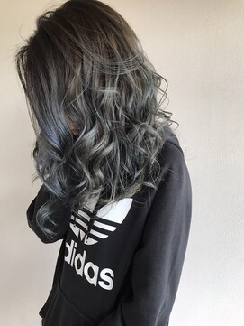 ヘアアトリエオット(hair atelier 8 otto) カジュアル系にモード感のあるグラデーションカラー