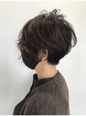 ショートスタイルグレイカラー