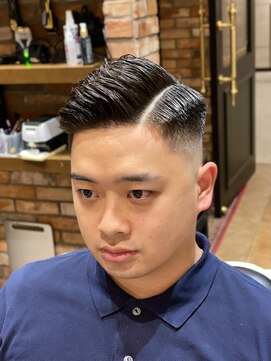 ヒロギンザバーバーショップ 丸の内店(HIRO GINZA BARBER SHOP) フェードカット×濡れパン×サイドパート