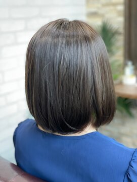 ハサミバイアトリエナガノ 千葉(8sami by atelier nagano) ショートボブ/センターパート/ツヤ髪/グラデーション/イヤリング