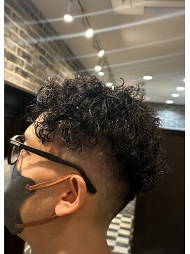 ミリオンバックス 御徒町店(Million Backs) シークレットパーマ/フェード/パーマ<理容室>[メンズ/眉毛]