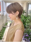 耳かけまるみショートボブホワイトベージュイルミナ埼京線赤羽
