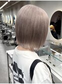 タッセルボブ切りっぱなしボブミルクティーベージュ外ハネボブ