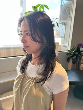 アム(amu) ハッシュカット/インナーカラー/イヤリングカラーレイヤーカット