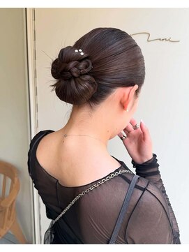 ウニ(uni) ◯変形タイトシニヨン