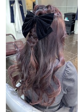 イェンホン 艶紅(Yan Hong 艶紅) 【#新宿美容室#ワンホンメイク#羽エクステ#ヘアアレンジ】