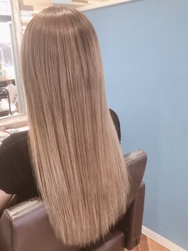 ルッソカナン(Lusso canaan) ハイトーンミルクティーベージュストレートヘア