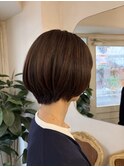 大人女性の丸みショートスタイル明るめオーガニックカラー