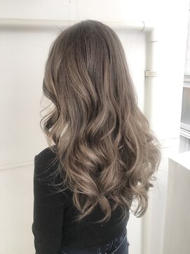 ナイン ヘアースタジオ(NINE Hair Studio) スモークホワイトMIXなハイベージュ