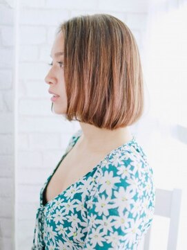 ヘアメイク ナル(hair make nalu) センターパートの切りっぱなしボブ