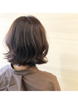 デュールウェスト(Duul West) 外ハネ切りっぱなしボブ