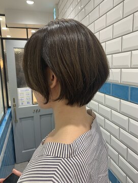 シー バイ ロンド 新宿(Sea by Lond) カーキアッシュのまとまるショートボブ♪新宿