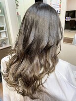 ナナナ パレナ 大津膳所店(nanana parena)&nbsp;透け感とツヤ感のあるカーキグラデベージュ♪