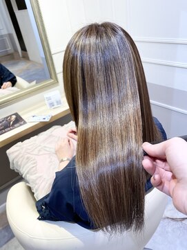 アンド ラ ブランシュ(&.La Blanche) カーキグレージュ/大人かわいいヘア/フェザーバング/大宮/関塚