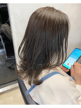 フィオーレ ヘアデザイン(FIORE hair design) 透明感　アッシュ　レイヤースタイル