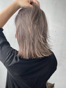 リノショアーズ 元町店(RINOSHORES) 切りっぱなしくびれボブ透明感グレージュハイトーンブリーチ