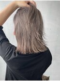 切りっぱなしくびれボブ透明感グレージュハイトーンブリーチ