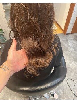 ブルーモスク トウキョウ(TOKYO) 38ミリで大きめカール!コテ巻き風パーマ/韓国ヘア