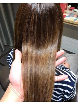 カミケンガレリア(kamiken. galleria) 潤いストレート美髪さらツヤまとまるロング【カミケンガレリア】