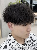 波巻きスパイラルパーマツーブロックメンズマッシュ栄