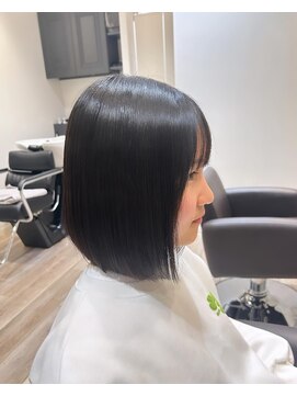 エモア(emore) ぱつっとボブ