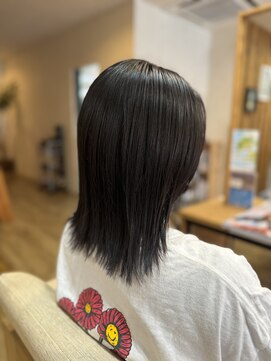 リノ(Lino) 伸ばしかけ切りっぱなしボブ