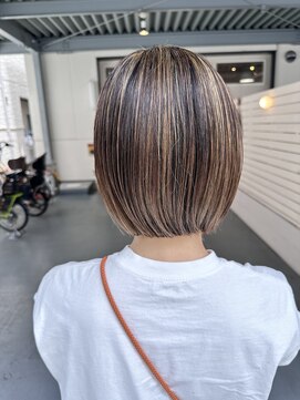 シダ(sida) グラデーションに白髪ぼかしハイライトをプラス♪