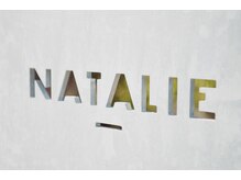 ナタリー(Natalie)の雰囲気（入口に看板があります）