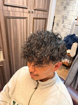 ミリオンバックス 御徒町店(Million Backs) 御徒町/刈り上げセンターパート/波巻きツイストスパイラル