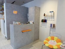 ビューティースタイルクラブ(BEAUTY STYLE CLUB)の雰囲気(大理石とオレンジがモチーフのポップな空間でお待ちしてます☆!)