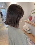 外ハネ切りっぱなしボブベージュブラウンふんわりカール 
